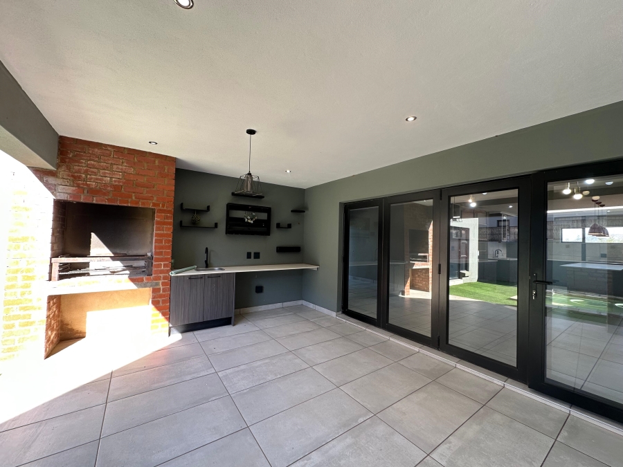 5 Bedroom Property for Sale in Leloko Lifestyle Estate North West
